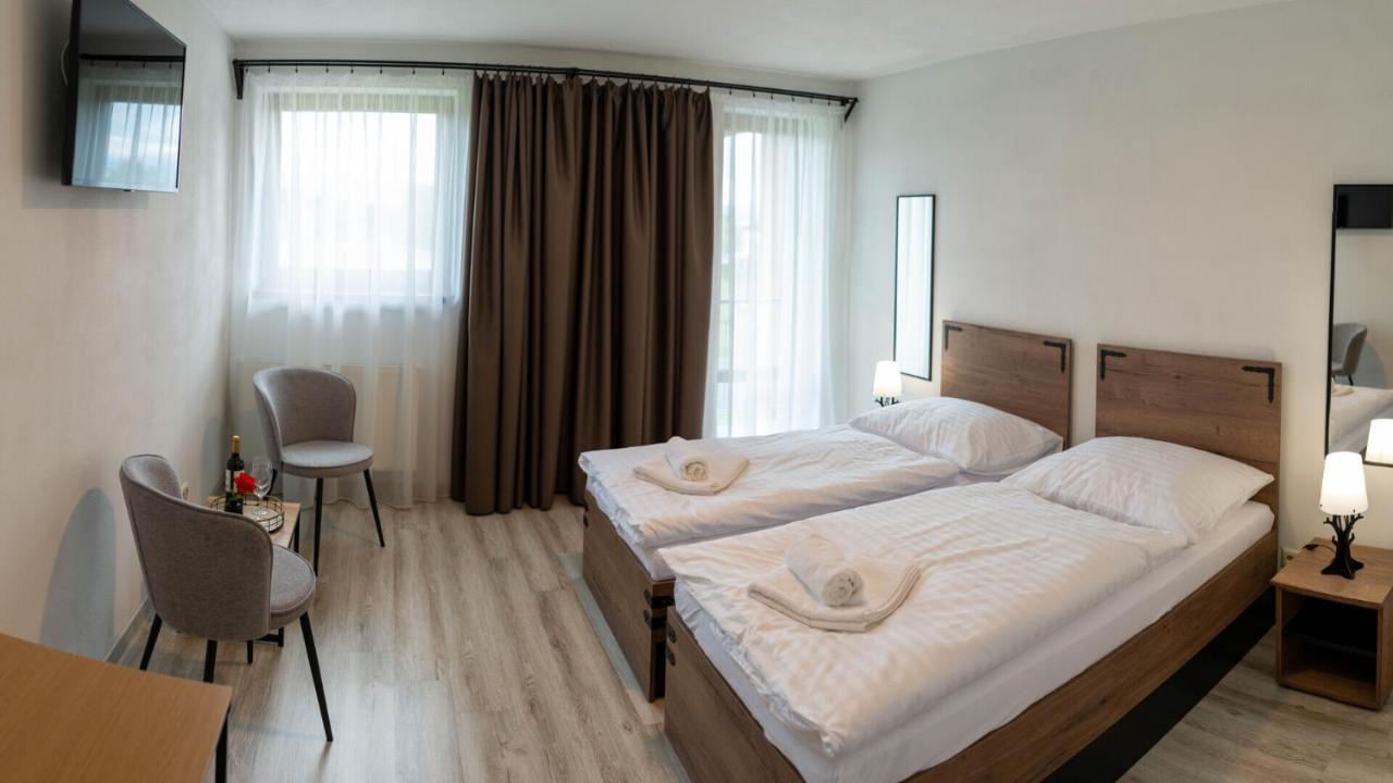 Penzion Kamence Liptovský Mikuláš Esterno foto